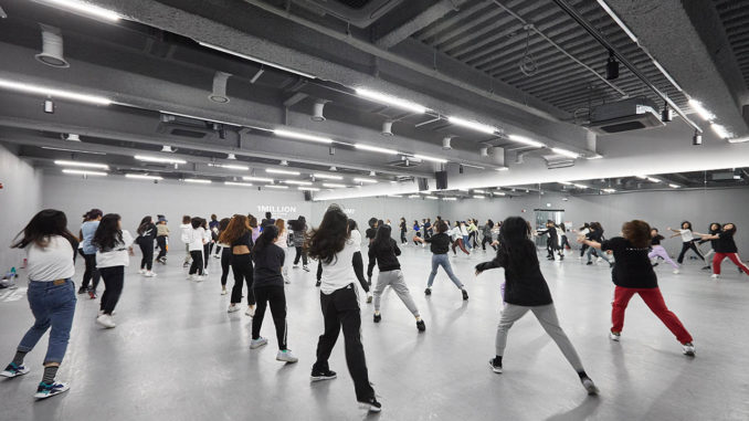 Танцуй, пока молодой: как cover dance видео делают поклонников ближе к кумирам